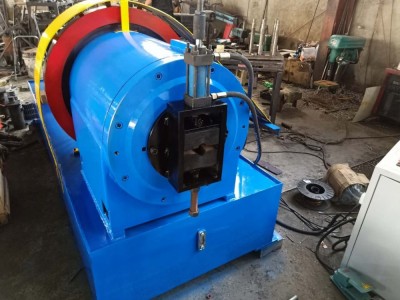 Flower swaging pipe machine / 3