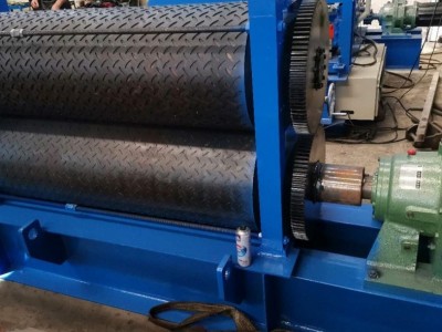 Steel plate embossing machine / 2