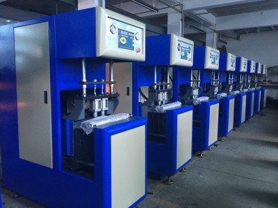 PET bottle blowing machine / 3