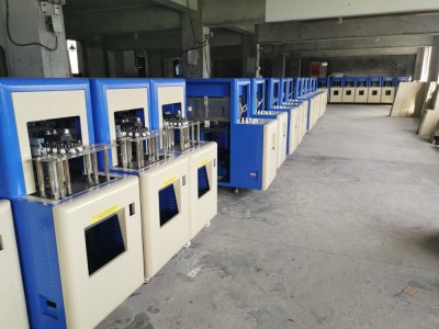 PET bottle blowing machine / 2