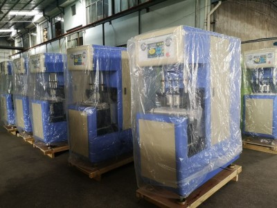 PET bottle blowing machine / 6