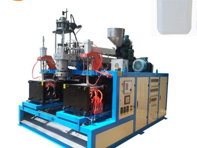 China blow moulding machine / 2