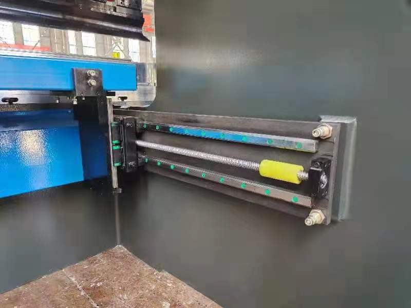 CNC HYDRAULIC PRESS BRAKE / 5