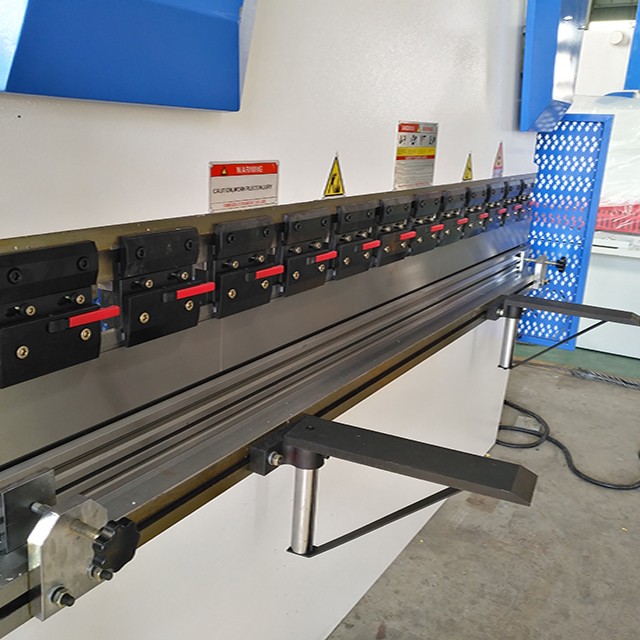 Low Cost NC Press Brake / 3