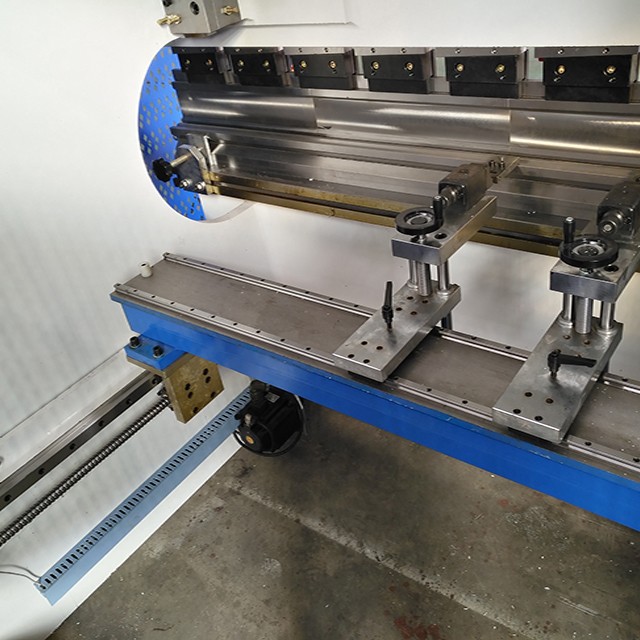 Low Cost NC Press Brake / 5