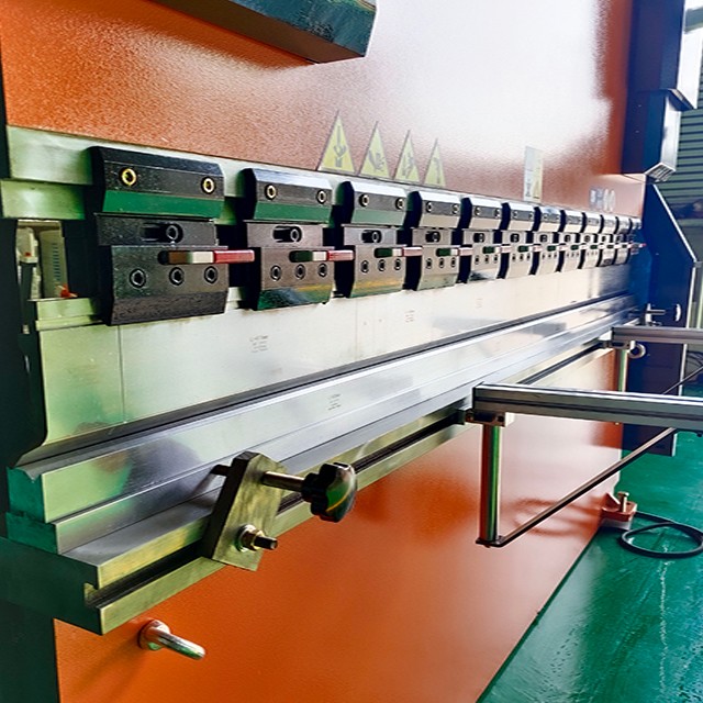 NC Hydraulic Press Brake / 2