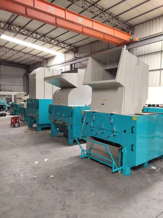 Plastic crusher machine / 6