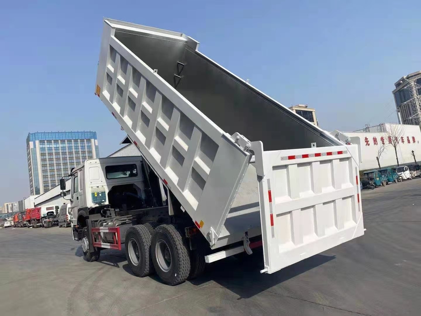 Used dump trucks HOWO 6×4 / 3