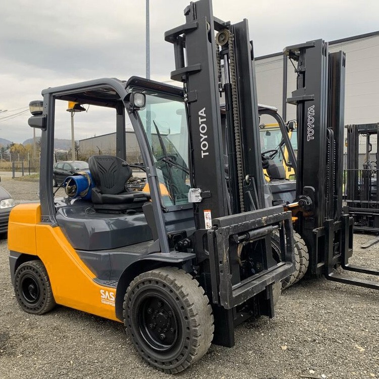 Used Toyota 3 Ton Forklift / 2