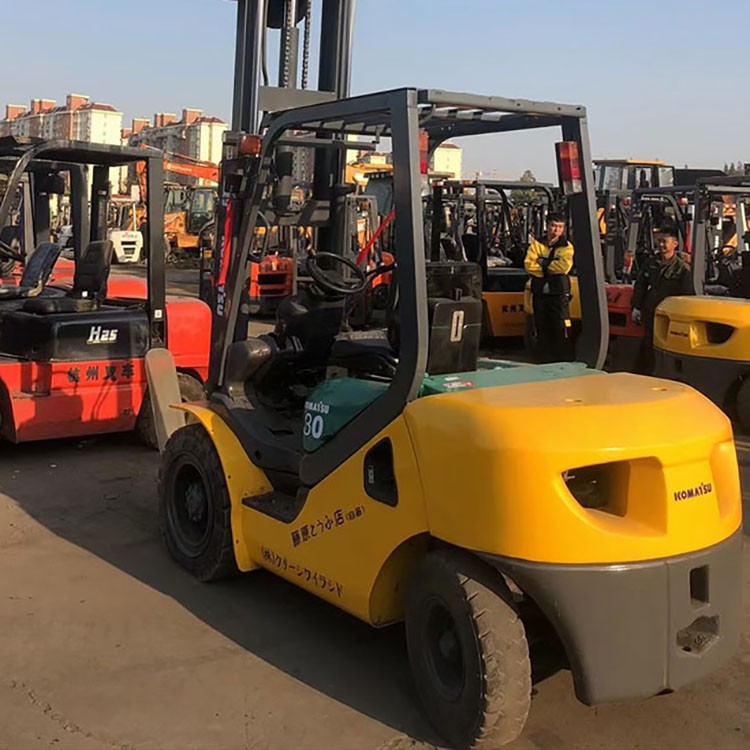 Komatsu 3 Tons Forklift / 6