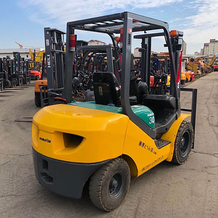 Komatsu 3 Tons Forklift / 3