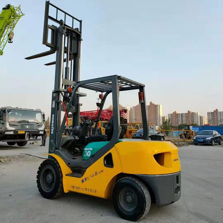 Komatsu 3 Tons Forklift / 5