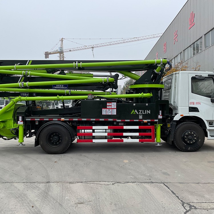 56 Meter Concrete Pump / 6