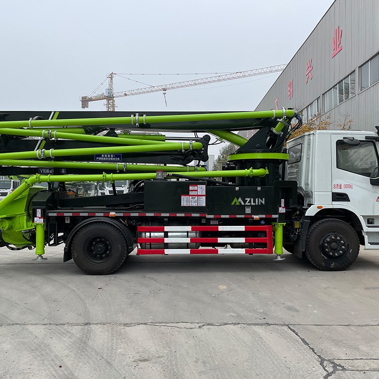 56 Meter Concrete Pump / 3