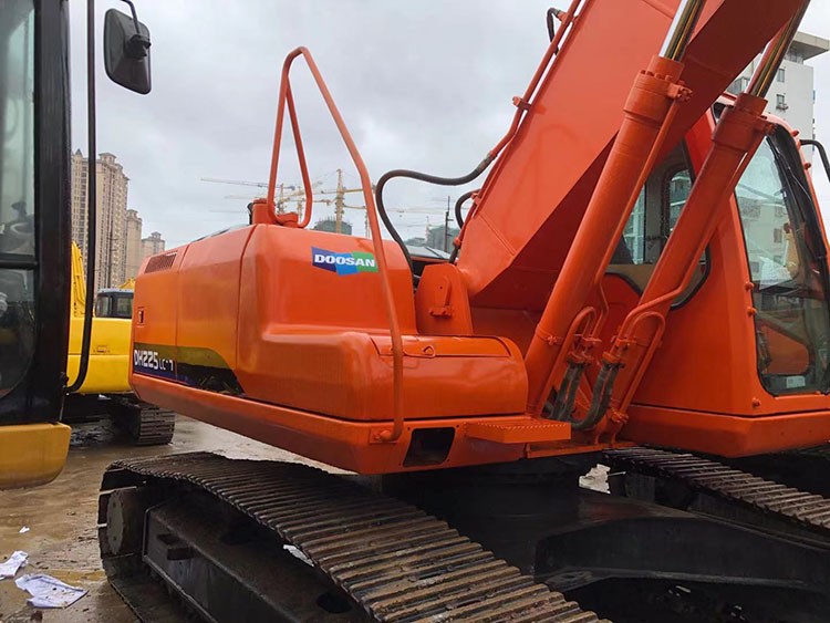 Dh225lc-7 Excavator / 2