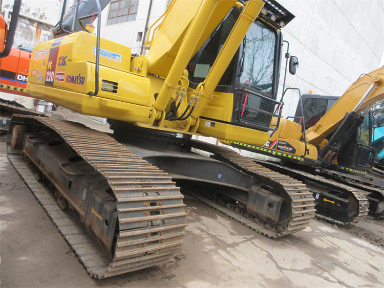 PC220-8 Track Excavator / 3