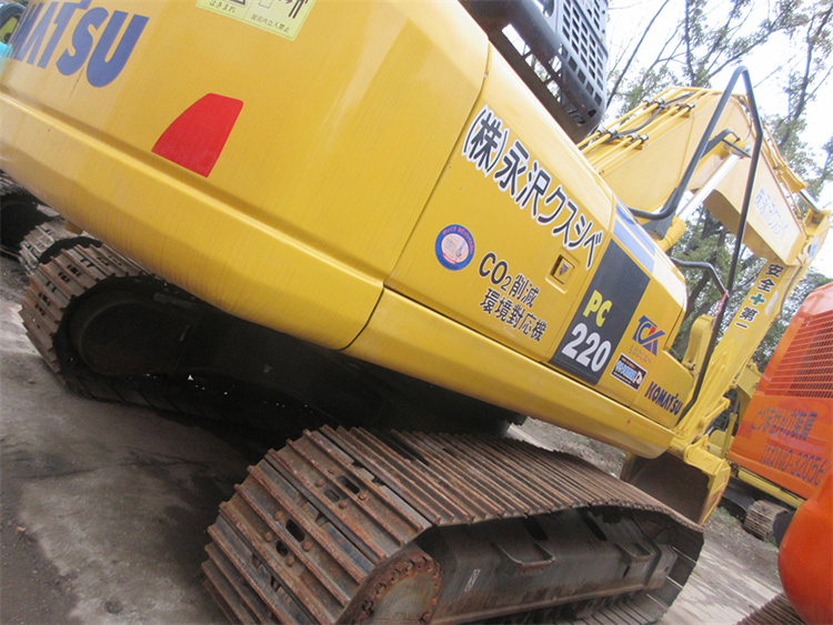 PC220-8 Track Excavator / 4