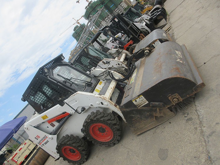 s16 used skid steer loader / 2