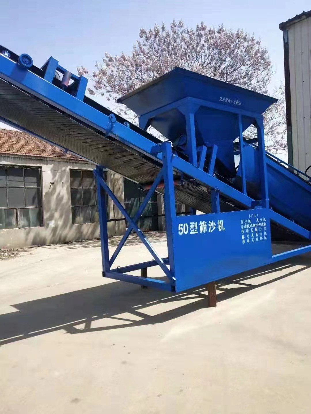 Mobile Rotary Trommel Screen / 2