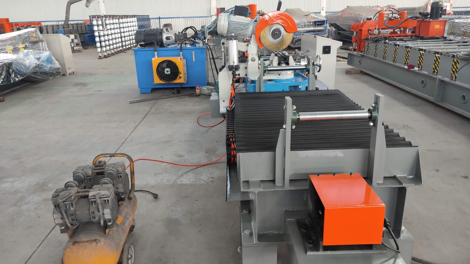 solar strut making machine / 3