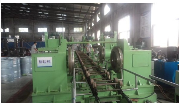 Drum flanging machine / 3