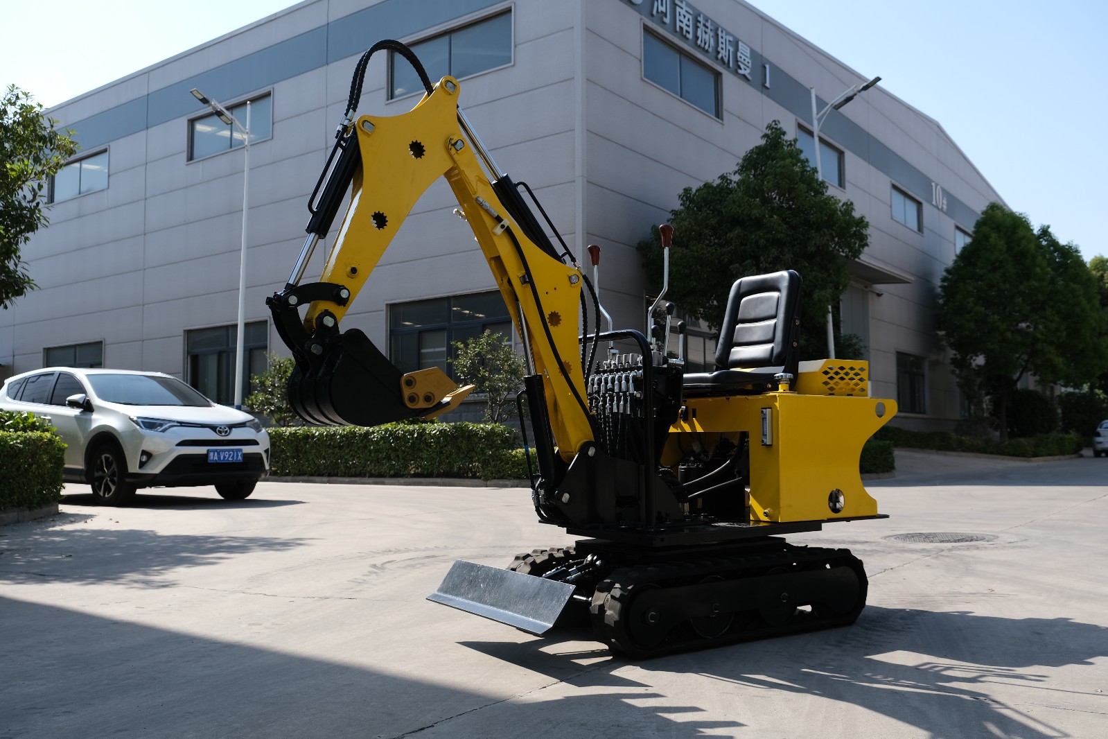 0.8 ton mini excavator / 2