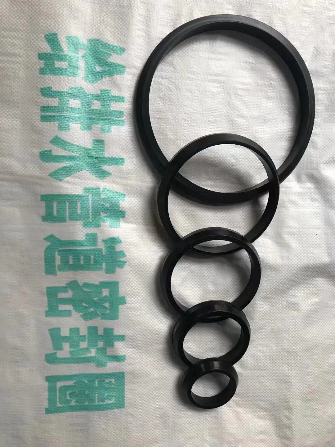 Water supply and drainage pipe sealing ring / 3