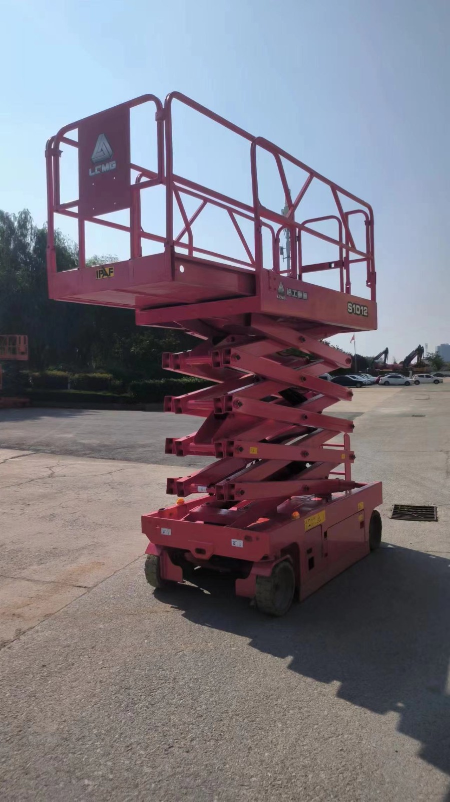 16 years Lingong 10-meter self-propelled scissor lift / 7