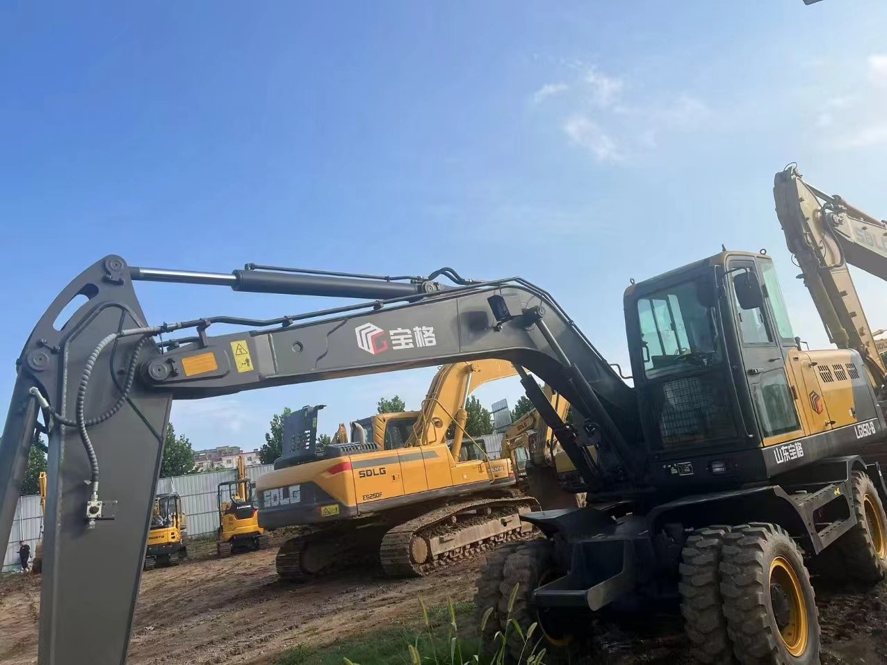 second  hand  excavator  LINGONG  LG150-8  wheel  excavator  15-ton / 5