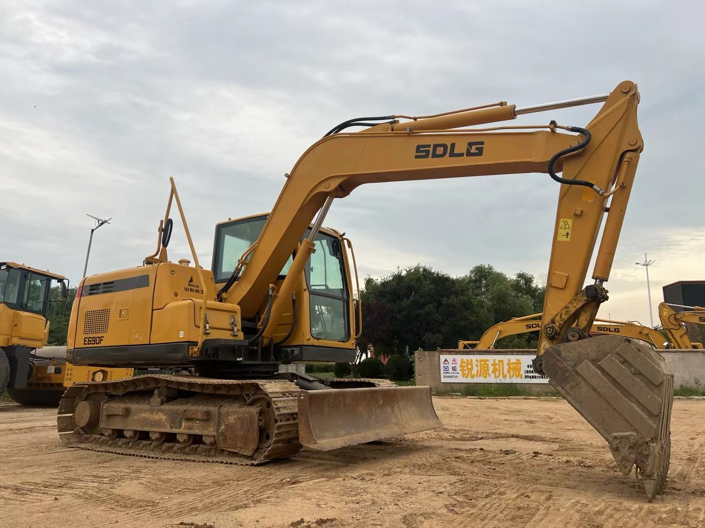 Lingong E690F Excavator / 2