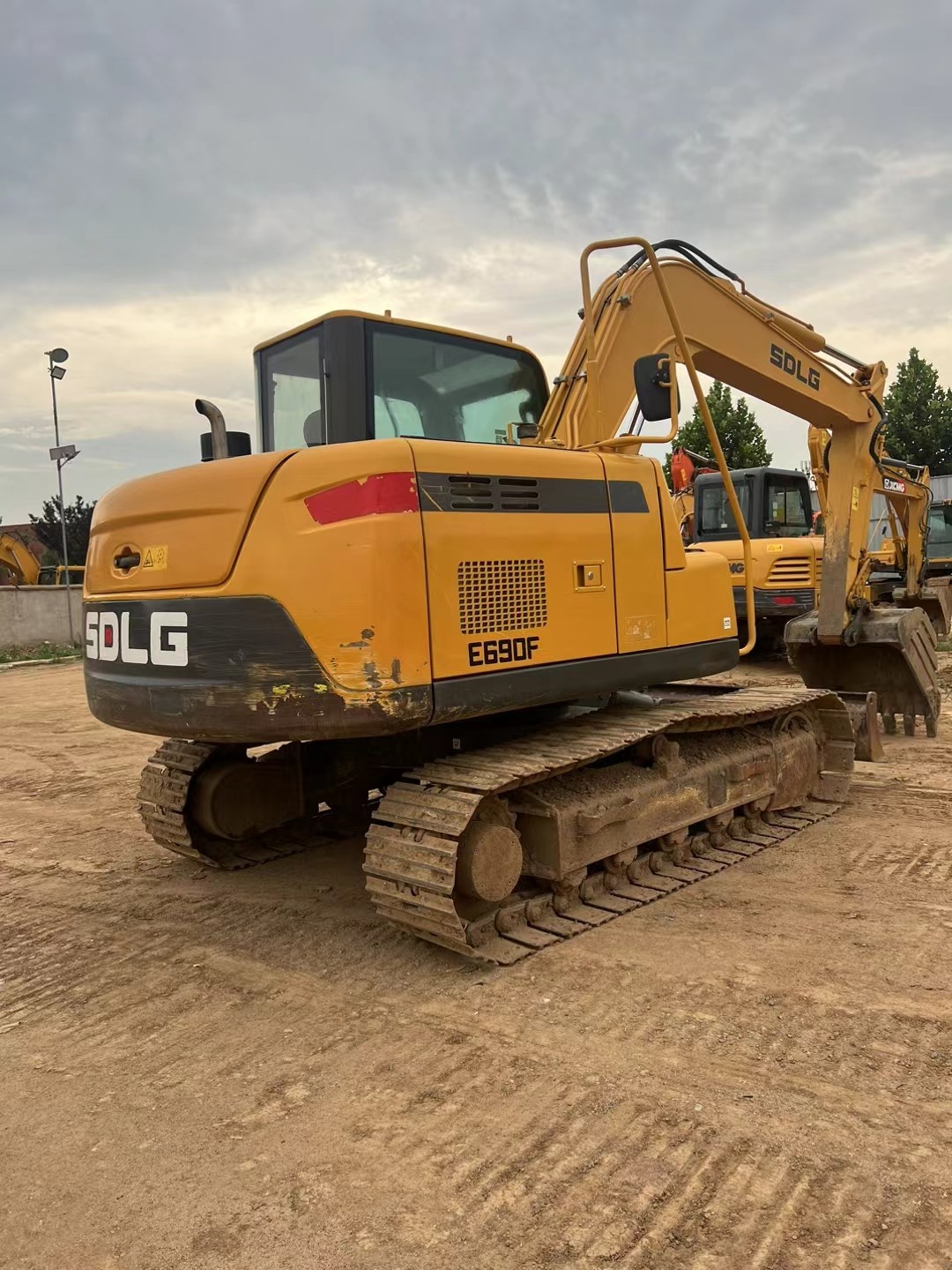 Lingong E690F Excavator / 3